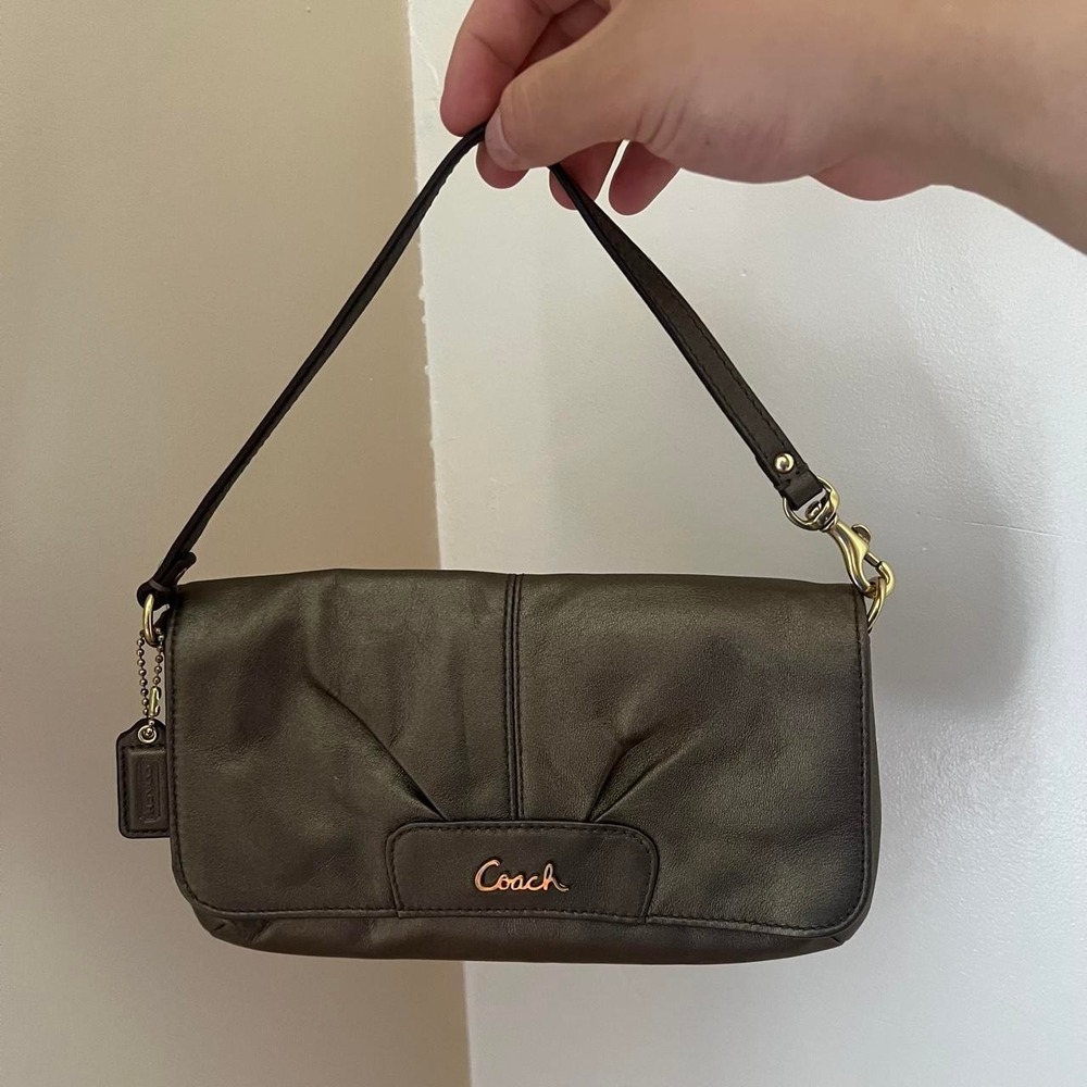 Y2K 2000s coach ashley pleated leather clutch / mini bag